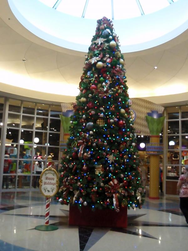 Pop Holiday Main Tree