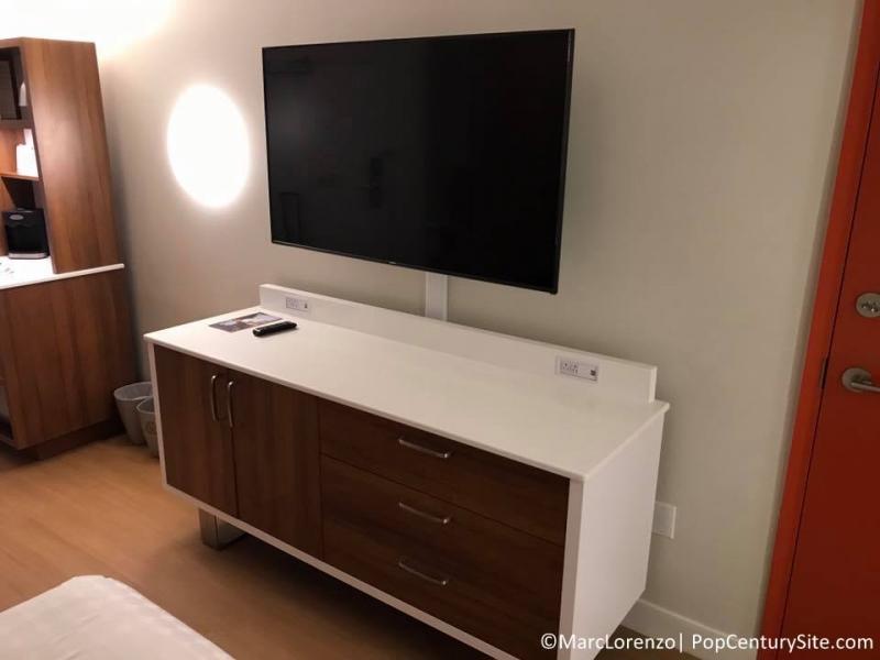 Refurbished room dresser